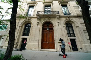 Transhumanisme, cryogénie, insémination... Les projets fous de Jeffrey